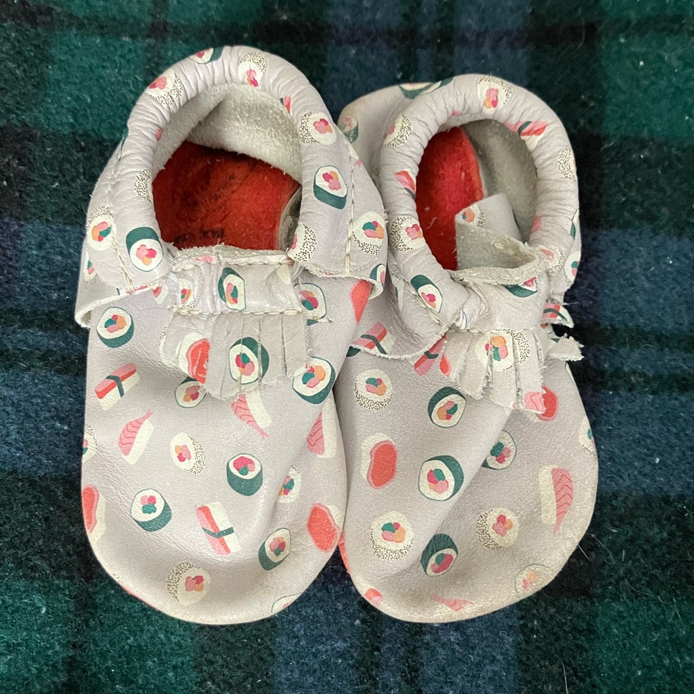 🛑sold🛑 Adorable Freshly Picked sushi moccasins - sz 5 💕